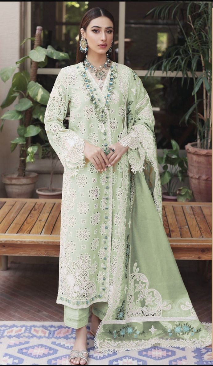 Lawn Chicken Kari Front